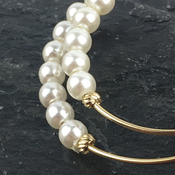 Gold Tone Faux Pearl Brooch Pin - Picture 2 of 6